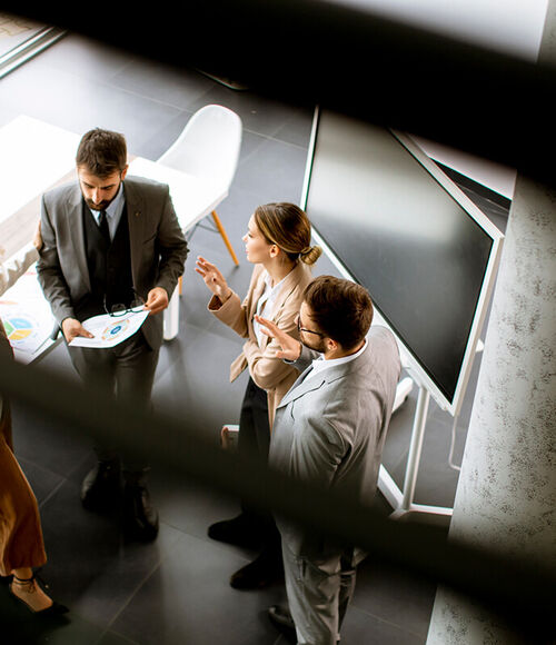 zaken-mensen-groep-bovenaf-2