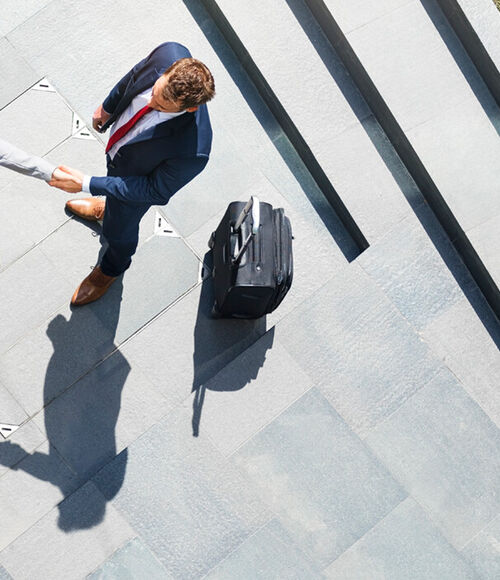 zaken-mensen-groep-bovenaf-bui